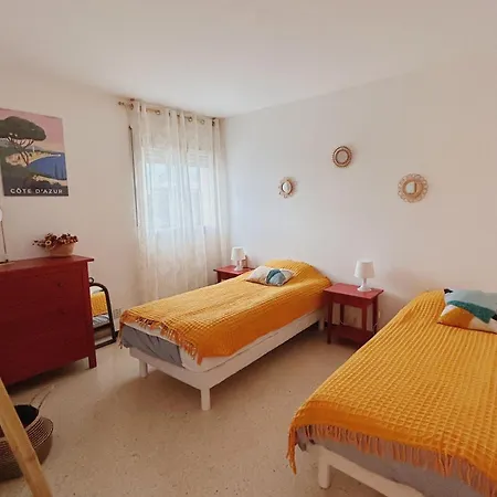 Apartment Near Shops